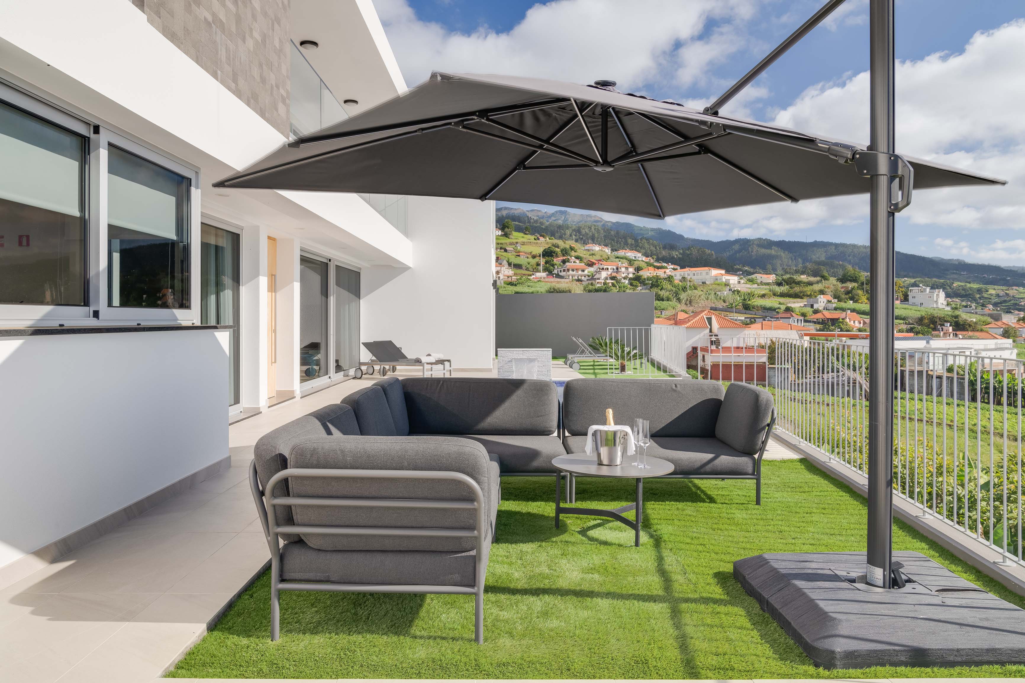 Sonnenterrasse der Villa mit Blick auf den Atlantik